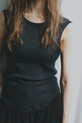 【エトレトウキョウ/ETRE TOKYO】 ダブルクロススリーブレスカップインプルオーバー人気、トレンドファッション・服の通販 founy(ファニー) ファッション Fashion レディースファッション Fashion for Women トップス・カットソー Cut & Sew Tops キャミソール&ノースリーブ Camisoles & Sleeveless Tops シャツ・ブラウス・オフィスカジュアル Elegant Blouses & Button-Ups ロングTシャツ・Tシャツ Longline T-Shirts & Tees カジュアルプルオーバー・ニットトップス Pullovers & Knit Tops / Casual Pullovers カットソー・ベーシックTシャツ Cut-and-Sewn Tops / Stretch Tees & Basics なめらか Smooth, Silky Texture インナー Innerwear カッティング Cutting Detail キャミソール Camisole, Spaghetti Strap Top タンク Tank Top, Sleeveless Top ダブル Double, Double-Breasted リラックス Relax, Relaxed Fit |ID:prp329100004588503