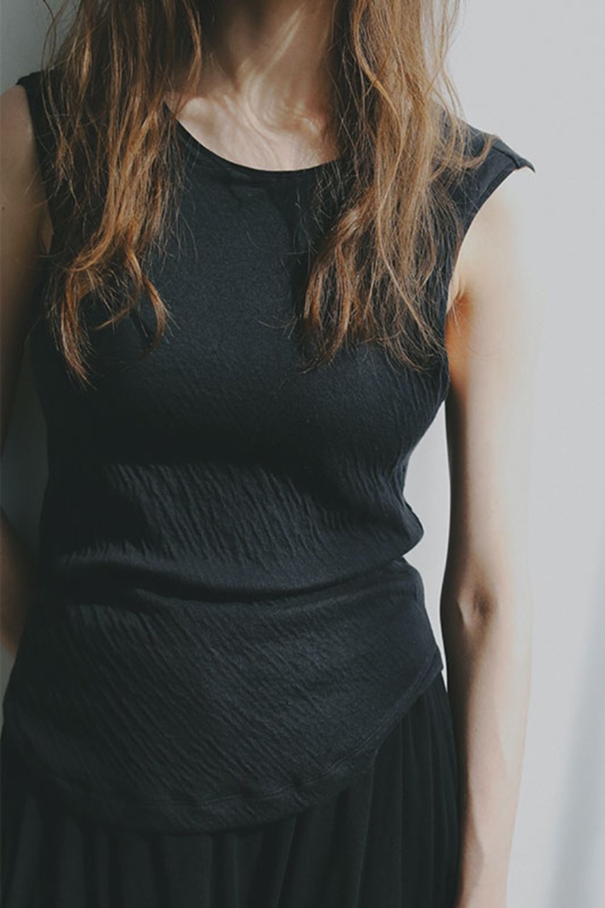 【エトレトウキョウ/ETRE TOKYO】のダブルクロススリーブレスカップインプルオーバー 人気、トレンドファッション・服の通販 founy(ファニー) 　ファッション　Fashion　レディースファッション　Fashion for Women　トップス・カットソー　Cut & Sew Tops　キャミソール&ノースリーブ　Camisoles & Sleeveless Tops　シャツ・ブラウス・オフィスカジュアル　Elegant Blouses & Button-Ups　ロングTシャツ・Tシャツ　Longline T-Shirts & Tees　カジュアルプルオーバー・ニットトップス　Pullovers & Knit Tops / Casual Pullovers　カットソー・ベーシックTシャツ　Cut-and-Sewn Tops / Stretch Tees & Basics　なめらか　Smooth, Silky Texture　インナー　Innerwear　カッティング　Cutting Detail　キャミソール　Camisole, Spaghetti Strap Top　タンク　Tank Top, Sleeveless Top　ダブル　Double, Double-Breasted　リラックス　Relax, Relaxed Fit　 other-1|ID: prp329100004588503 ipo3291000000035401620