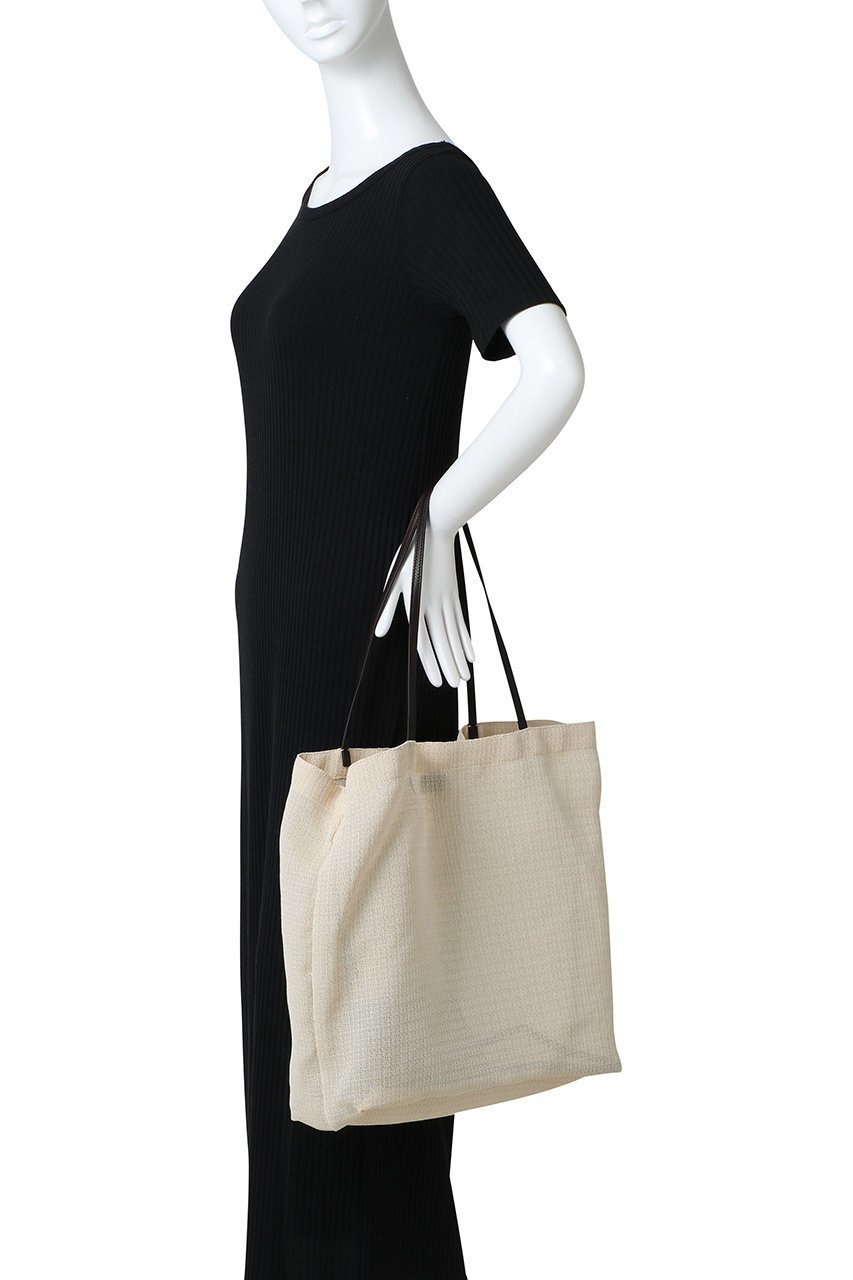 【ザ ロウ/THE ROW】のBARN TOTE 人気、トレンドファッション・服の通販 founy(ファニー) 　ファッション　Fashion　レディースファッション　Ladies' Fashion Online　バッグ　Bag　2025年　2025　2025-2026秋冬・A/W　Aw/Autumn/Winter/Fw/Fall/2025-2026　シアー　Sheer　スクエア　Square　スリム　Slim　フォルム　Form　ポーチ　Pouch　メッシュ　Mesh　エレガント 上品　Elegant　A/W・秋冬　Aw・Autumn/Winter・Fw・Fall-Winter　other-2|ID: prp329100004589588 ipo3291000000032562237