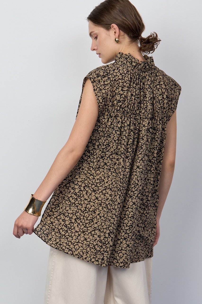 【ハウス オブ ロータス/HOUSE OF LOTUS】のウェーブプリントギャザーノースリーブブラウス 人気、トレンドファッション・服の通販 founy(ファニー) 　ファッション　Fashion　レディースファッション　Fashion for Women　トップス・カットソー　Cut & Sew Tops　キャミソール&ノースリーブ　Camisoles & Sleeveless Tops　シャツ・ブラウス・オフィスカジュアル　Elegant Blouses & Button-Ups　ギャザー　Gathered, Ruffled　サッカー　Seersucker, Summer Fabric　スリット　Slit, Slit Detail　ノースリーブ　Sleeveless, No-Sleeve　フリル　Frill, Ruffle　プリント　Print, Printed Pattern　モザイク　Mosaic, Geometric Pattern　夏　Summer　other-8|ID: prp329100004592173 ipo3291000000034515016