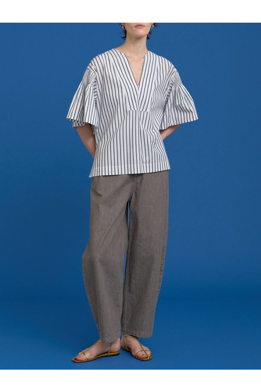 【ハウス オブ ロータス/HOUSE OF LOTUS】のストライプタックシャーリングブラウス 人気、トレンドファッション・服の通販 founy(ファニー) 　ファッション　Fashion　レディースファッション　Ladies' Fashion Online　トップス・カットソー　Tops/Tshirt　シャツ/ブラウス　Shirts/Blouses　2025年　2025　2025-2026秋冬・A/W　Aw/Autumn/Winter/Fw/Fall/2025-2026　シャーリング　Shirring　ショート　Short　ストライプ　Stripe　スリット　Slit　スリーブ　Sleeve　バランス　Balance　フェミニン　Feminine　フレア　Flare　フロント　Front　マニッシュ　Mannish　A/W・秋冬　Aw・Autumn/Winter・Fw・Fall-Winter　other-6|ID: prp329100004592175 ipo3291000000032601461