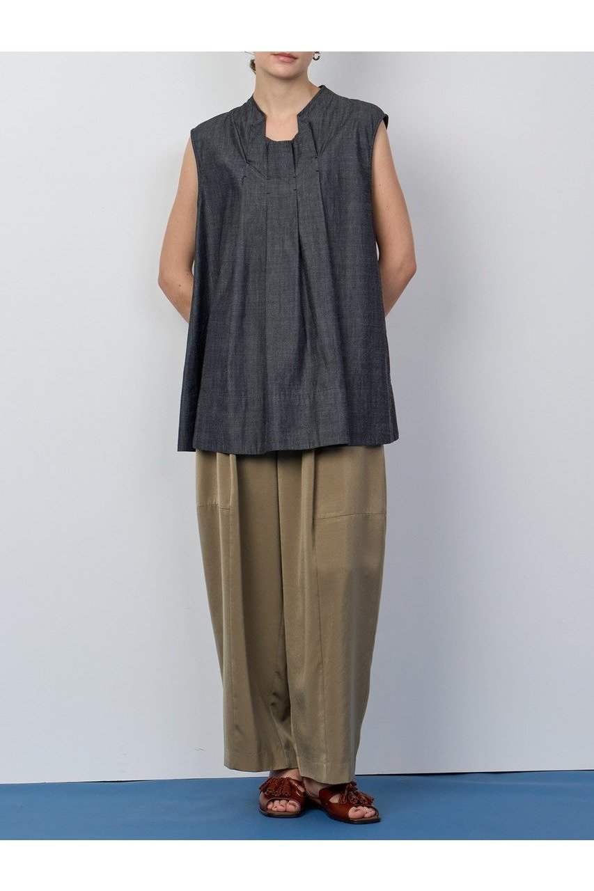 【ハウス オブ ロータス/HOUSE OF LOTUS】のシャンブレーデニムラッフルブラウス 人気、トレンドファッション・服の通販 founy(ファニー) 　ファッション　Fashion　レディースファッション　Ladies' Fashion Online　トップス・カットソー　Tops/Tshirt　キャミソール / ノースリーブ　No Sleeves　シャツ/ブラウス　Shirts/Blouses　2025年　2025　2025-2026秋冬・A/W　Aw/Autumn/Winter/Fw/Fall/2025-2026　インディゴ　Indigo　エレガント 上品　Elegant　シャンブレー　Chambray　デニム　Denim　ノースリーブ　No Sleeve　ラッフル　Raffle　A/W・秋冬　Aw・Autumn/Winter・Fw・Fall-Winter　other-2|ID: prp329100004592180 ipo3291000000032601498