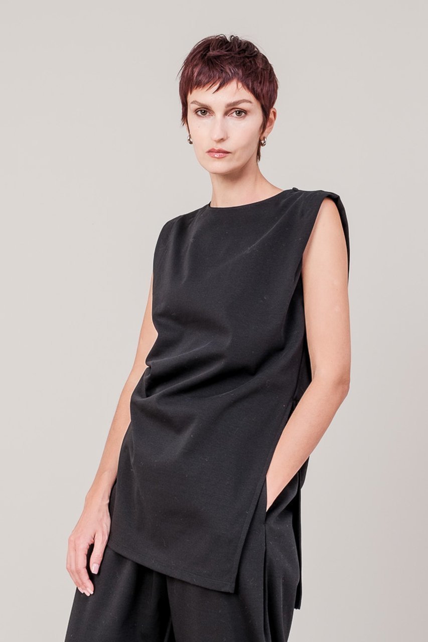 【ドメル/DOMELLE】のノースリーブ ジャージトップ 人気、トレンドファッション・服の通販 founy(ファニー) 　ファッション　Fashion　レディースファッション　Fashion for Women　トップス・カットソー　Cut & Sew Tops　キャミソール&ノースリーブ　Camisoles & Sleeveless Tops　シャツ・ブラウス・オフィスカジュアル　Elegant Blouses & Button-Ups　2025年　2025　2025-2026秋冬・A/W　Autumn/Winter 2025–26 AW25–26　なめらか　Smooth, Silky Texture　アシンメトリー　Asymmetrical Style　インナー　Innerwear　カーディガン　Cardigan, Knitwear　ジャケット　Jacket, Outerwear　ノースリーブ　Sleeveless, No-Sleeve　エレガント 上品　Elegant　A/W・秋冬　Autumn/Winter　other-8|ID: prp329100004592285 ipo3291000000032674635
