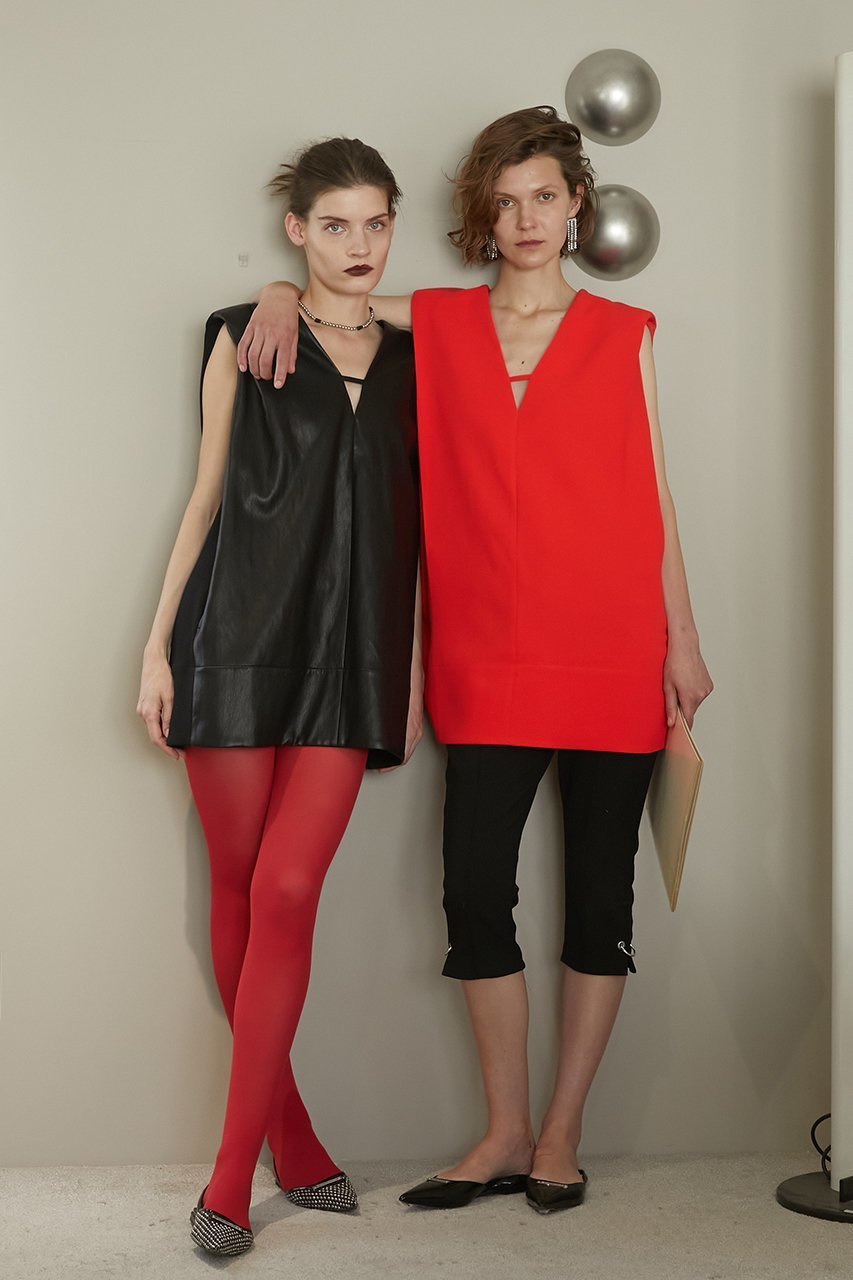 【プランク プロジェクト/PRANK PROJECT】のフロントレザーボクシーVネックトップ / Front Leather Boxy V Neck Top 人気、トレンドファッション・服の通販 founy(ファニー) 　ファッション　Fashion　レディースファッション　Fashion for Women　トップス・カットソー　Cut & Sew Tops　キャミソール&ノースリーブ　Camisoles & Sleeveless Tops　シャツ・ブラウス・オフィスカジュアル　Elegant Blouses & Button-Ups　Vネックトップス　V-Neck Tops / V-Cut Neckline Shirts　ウォッシャブル　Machine Washable　カットソー　Cut and Sewn Top　ノースリーブ　Sleeveless, No-Sleeve　フェイクレザー　Faux Leather, PU Leather　リアル　Real, Realistic　夏　Summer　other-6|ID: prp329100004592319 ipo3291000000035062844