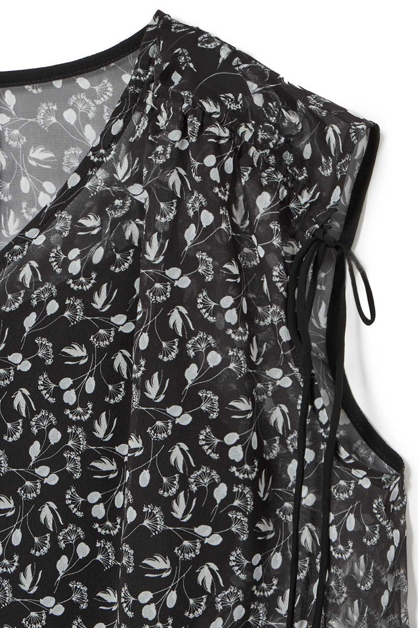 【アナイ/ANAYI】のリトルフラワープリントスキッパーブラウス 人気、トレンドファッション・服の通販 founy(ファニー) ファッション Fashion レディースファッション Fashion for Women トップス・カットソー Cut & Sew Tops キャミソール&ノースリーブ Camisoles & Sleeveless Tops シャツ・ブラウス・オフィスカジュアル Elegant Blouses & Button-Ups 花柄・フラワープリント・モチーフ Floral Prints & Motifs / Flower Pattern Tops おすすめ Recommended / Our Picks イタリア Italy キャミソール Camisole, Spaghetti Strap Top ギャザー Gathered, Ruffled シフォン Chiffon, Lightweight Fabric ジョーゼット Georgette, Semi-Sheer Fabric スキッパー Skipper, Open Collar セットアップ Set-Up, Coordinated Outfit ドローストリング Drawstring, Pull Cord ノースリーブ Sleeveless, No-Sleeve フェミニン Feminine, Girly プリント Print, Printed Pattern モノトーン Monotone, Black and White 再入荷 Restock / Back in Stock other-4|ID: prp329100004593346 ipo3291000000035052394