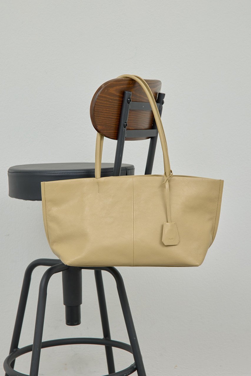 【ガリャルダガランテ/GALLARDAGALANTE】の【2.718】ボートトート インテリア・キッズ・メンズ・レディースファッション・服の通販 founy(ファニー) 　ファッション　Fashion　レディースファッション　Fashion for Women　バッグ　Bags　シンプル　Simple, Minimal　トレンド　Trend, Trending Now　フラップ　Flap, Flap Pocket　ポケット　Pocket, Pocket Detail　マグネット　Magnet, Magnetic Closure　再入荷　Restock / Back in Stock　ビジネス 仕事 通勤　Business / Work / Commuting　ライトベージュ|ID: prp329100004594178 ipo3291000000034639538