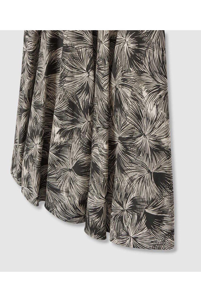 【アナイ/ANAYI】のブラッシュフラワープリントフレア スカート 人気、トレンドファッション・服の通販 founy(ファニー) 　ファッション　Fashion　レディースファッション　Fashion for Women　スカート　Skirts　Aライン・フレアスカート　A-Line & Flared Skirts　ロングスカート　Long Skirts / Maxi & Midi Skirts　ストレッチ　Stretch, Stretchy Fabric　フレア　Flare, Flared　プリント　Print, Printed Pattern　モノトーン　Monotone, Black and White　ロング　Long, Long-Length　再入荷　Restock / Back in Stock　other-4|ID: prp329100004594188 ipo3291000000034988689