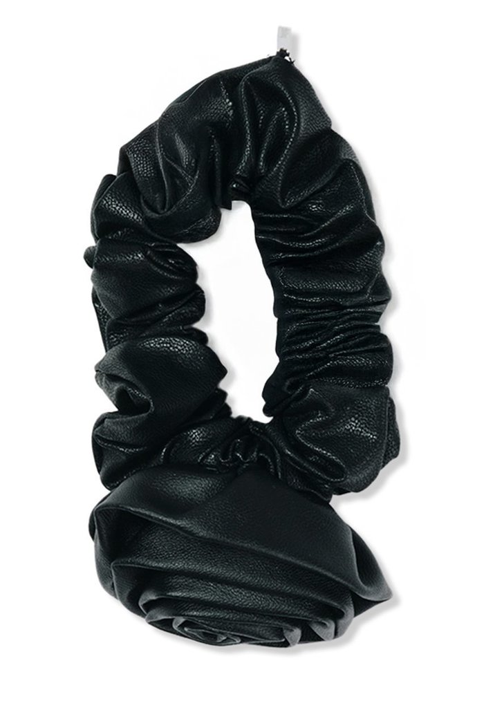 【ヘイップ/heyep】のFaux Leather Rose Hair Tie インテリア・キッズ・メンズ・レディースファッション・服の通販 founy(ファニー) https://founy.com/ ファッション Fashion レディースファッション Ladies' Fashion Online シュシュ / ヘアアクセ Hair Accessories 2025年 2025 2025-2026秋冬・A/W Aw/Autumn/Winter/Fw/Fall/2025-2026 アクセサリー Accessories シンプル Simple フェイクレザー Faux Leather ヘアアクセ Hair Accessories モチーフ Motif ローズ Rose A/W・秋冬 Aw・Autumn/Winter・Fw・Fall-Winter |ID: prp329100004595111 ipo3291000000032648638