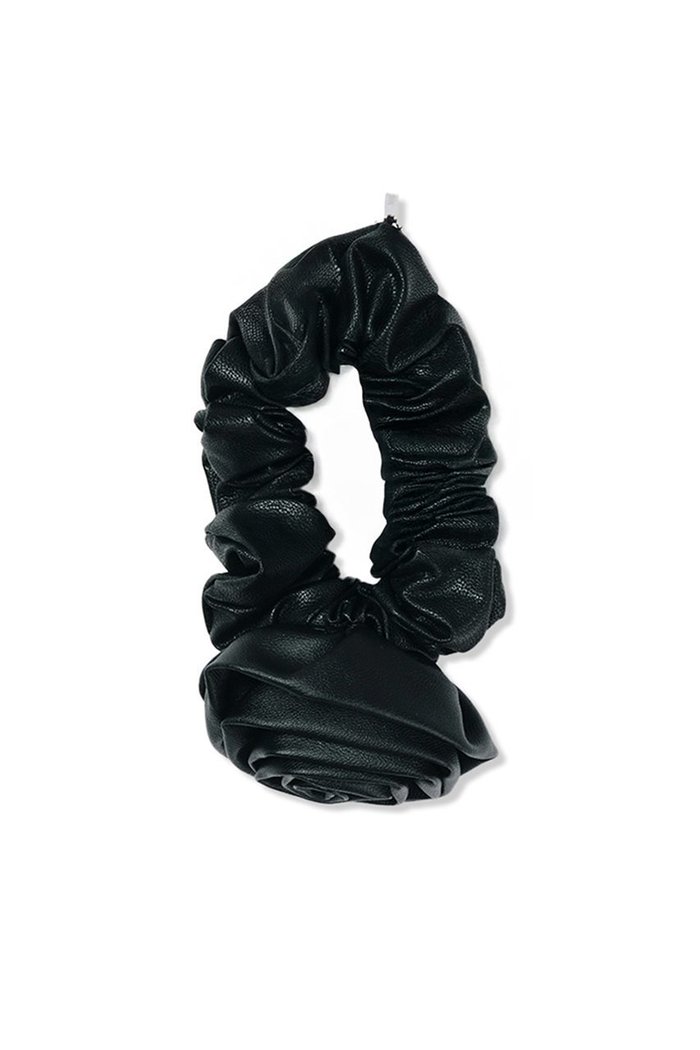 【ヘイップ/heyep】のFaux Leather Rose Hair Tie インテリア・キッズ・メンズ・レディースファッション・服の通販 founy(ファニー) https://founy.com/ ファッション Fashion レディースファッション Fashion for Women シュシュ&ヘアアクセ/ヘアアレンジ Scrunchies & Hair Accessories アクセサリー Fashion Accessories シンプル Simple, Minimal フェイクレザー Faux Leather, PU Leather ヘアアクセ Hair Accessory, Hair Clip モチーフ Motif, Design Theme ローズ Rose, Rose Motif |ID: prp329100004595111 ipo3291000000036097571