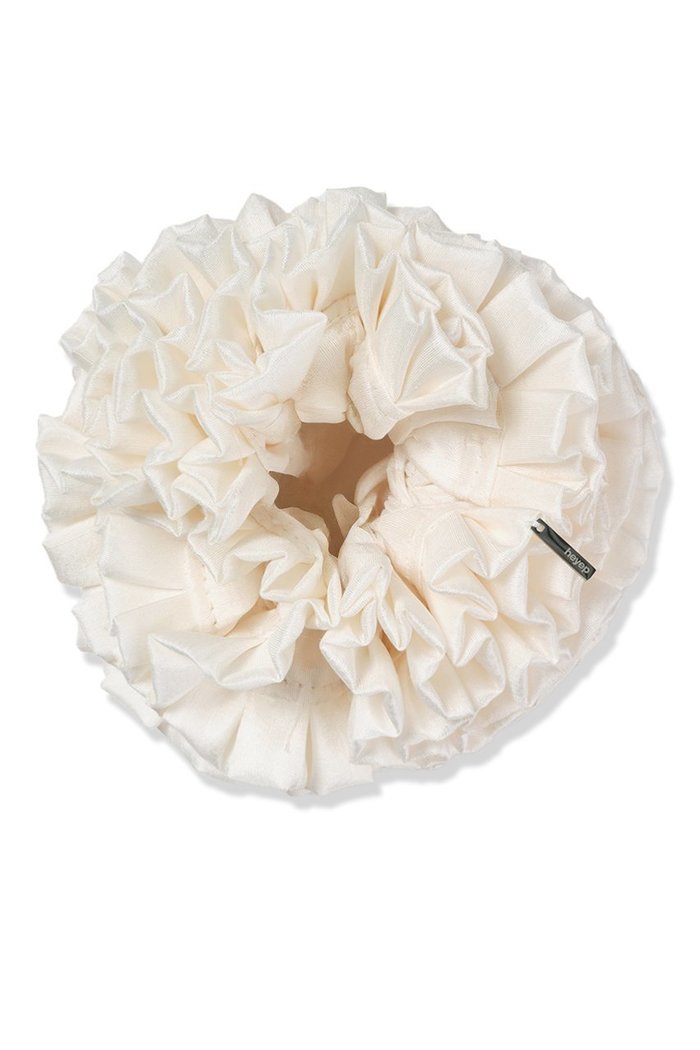 【ヘイップ/heyep】のRuffled Silk Scrunchie インテリア・キッズ・メンズ・レディースファッション・服の通販 founy(ファニー) https://founy.com/ ファッション Fashion レディースファッション Ladies' Fashion Online シュシュ / ヘアアクセ Hair Accessories 2025年 2025 2025-2026秋冬・A/W Aw/Autumn/Winter/Fw/Fall/2025-2026 アクセサリー Accessories シルク Silk シンプル Simple バランス Balance フリル Frills A/W・秋冬 Aw・Autumn/Winter・Fw・Fall-Winter |ID: prp329100004595112 ipo3291000000032648644