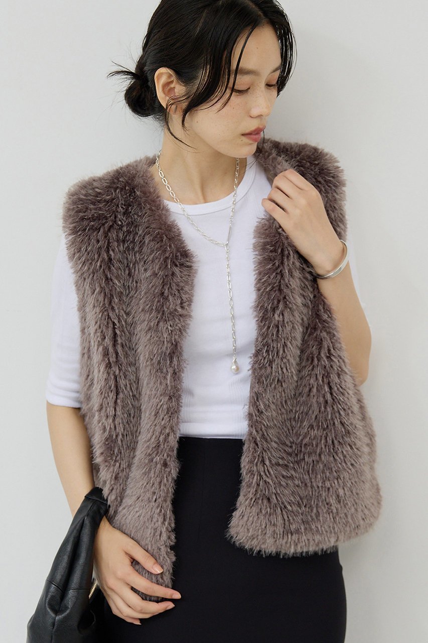 【ガリャルダガランテ/GALLARDAGALANTE】のフェイクカシミヤベスト インテリア・キッズ・メンズ・レディースファッション・服の通販 founy(ファニー) 　ファッション　Fashion　レディースファッション　Fashion for Women　アウター　Coat / Outerwear Collection　レディースジャケット・軽アウター　Jackets　ジャケット　Jacket, Outerwear　トレンド　Trend, Trending Now　フロント　Front, Front Design　ベスト　Vest, Waistcoat　ベーシック　Basic, Essential　再入荷　Restock / Back in Stock　定番　Standard, Basic Item　A/W・秋冬　Autumn/Winter　軽量　Lightweight, Ultra Light　グレー|ID: prp329100004595130 ipo3291000000035764697