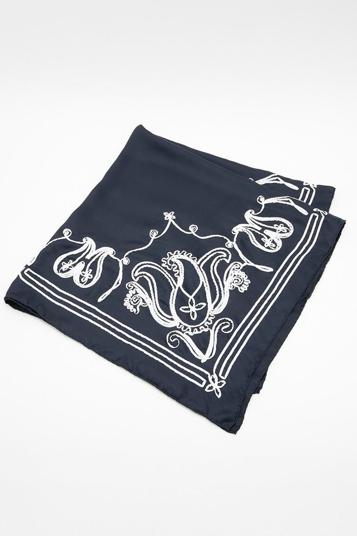 【マルティニーク/martinique】の《別注》【ASAUCE MELER】テープエンブロイダリーバンダナスカーフ インテリア・キッズ・メンズ・レディースファッション・服の通販 founy(ファニー) https://founy.com/ ファッション Fashion レディースファッション Fashion for Women ストール Soft & Warm Scarves マフラー・スヌード / 冬小物の定番 Scarves & Mufflers ヴィンテージ Vintage Style シルク Silk, 100% Silk シンプル Simple, Minimal スカーフ Scarf, Neckwear ストール Stole, Wrap 人気 Popular, Best Seller バンダナ Bandana, Head Scarf 別注 Limited Edition, Custom Order マフラー Scarf, Muffler |ID: prp329100004595140 ipo3291000000035531328