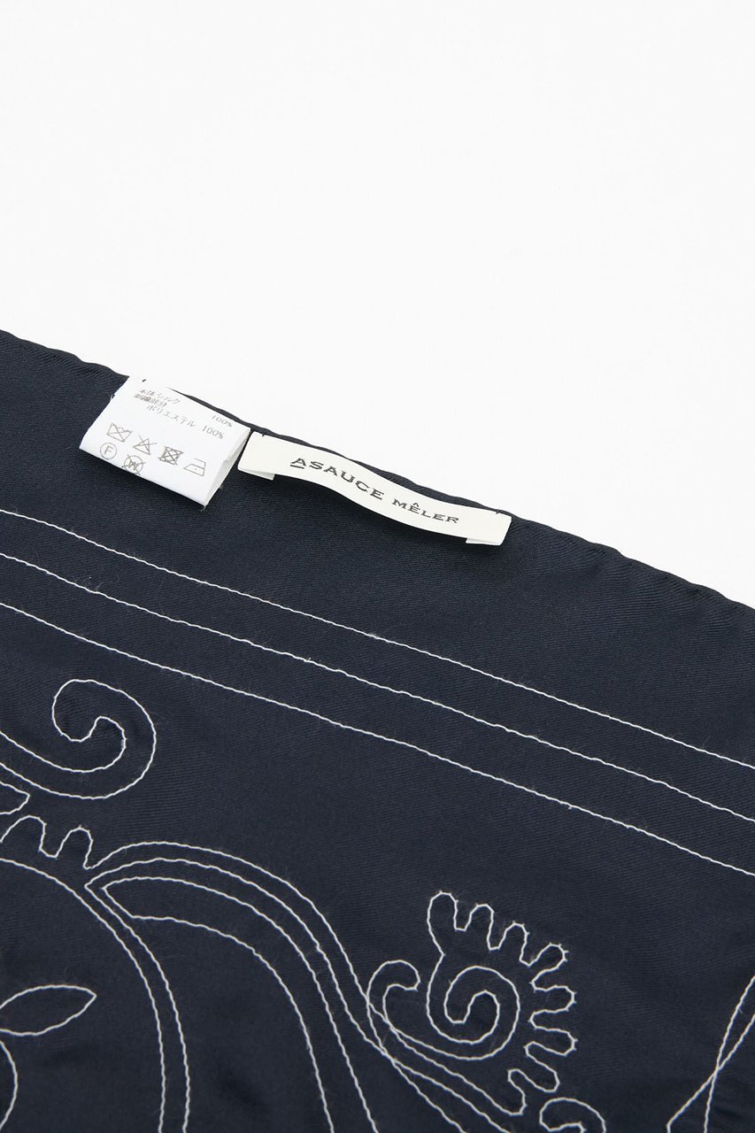 【マルティニーク/martinique】の《別注》【ASAUCE MELER】テープエンブロイダリーバンダナスカーフ 人気、トレンドファッション・服の通販 founy(ファニー) 　ファッション　Fashion　レディースファッション　Fashion for Women　ストール　Soft & Warm Scarves　マフラー・スヌード / 冬小物の定番　Scarves & Mufflers　ヴィンテージ　Vintage Style　シルク　Silk, 100% Silk　シンプル　Simple, Minimal　スカーフ　Scarf, Neckwear　ストール　Stole, Wrap　人気　Popular, Best Seller　バンダナ　Bandana, Head Scarf　別注　Limited Edition, Custom Order　マフラー　Scarf, Muffler　other-4|ID: prp329100004595140 ipo3291000000035531332