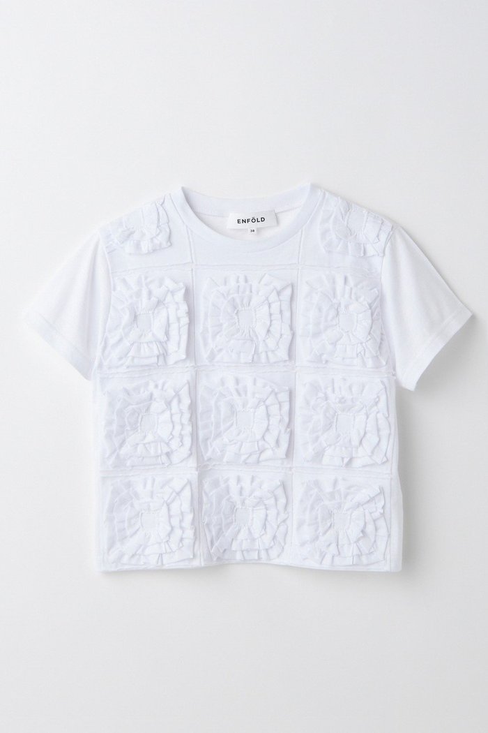 【エンフォルド/ENFOLD】のRUFFLE-MOTIF T-SHIRT/Tシャツ インテリア・キッズ・メンズ・レディースファッション・服の通販 founy(ファニー) https://founy.com/ ファッション Fashion レディースファッション Fashion for Women トップス・カットソー Cut & Sew Tops シャツ・ブラウス・オフィスカジュアル Elegant Blouses & Button-Ups ロングTシャツ・Tシャツ Longline T-Shirts & Tees カットソー・ベーシックTシャツ Cut-and-Sewn Tops / Stretch Tees & Basics ショート Short, Short Length スリーブ Sleeve, Long Sleeve / Short Sleeve フリル Frill, Ruffle モチーフ Motif, Design Theme ラッセル Raschel, Raschel Lace 今季 This Season, Current Season 夏 Summer |ID: prp329100004599378 ipo3291000000036661079