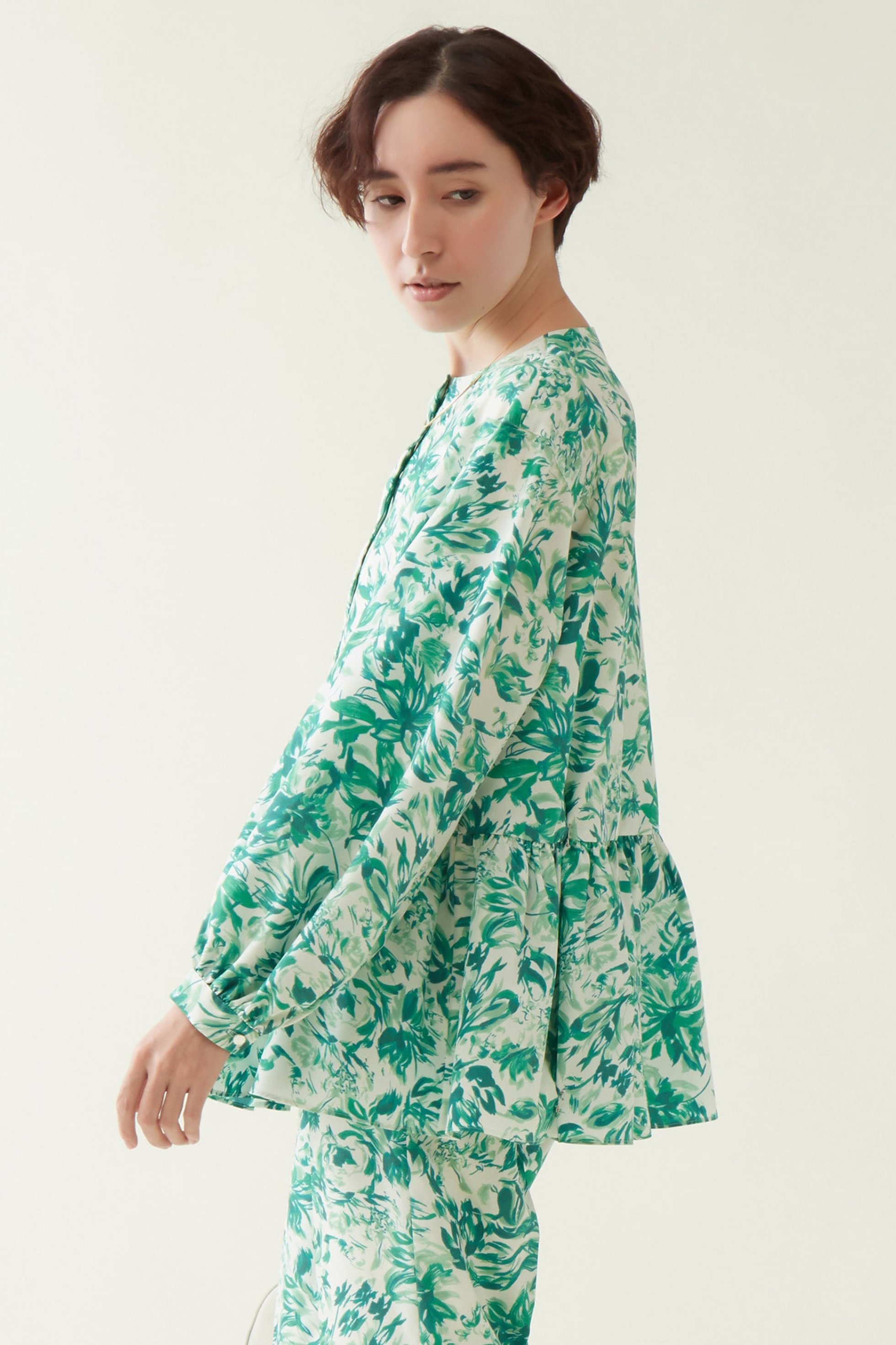 【マルティニーク/martinique】のタフタヴィンテージフラワーペプラムブラウス 人気、トレンドファッション・服の通販 founy(ファニー) 　ファッション　Fashion　レディースファッション　Ladies' Fashion Online　トップス・カットソー　Tops/Tshirt　シャツ/ブラウス　Shirts/Blouses　ギャザー　Gather　スリーブ　Sleeve　タフタ　Taffeta　ハンド　Hand　ペプラム　Peplum　ロング　Long　ヴィンテージ　Vintage　再入荷　Restock/Back In Stock/Re Arrival　other-2|ID: prp329100004599383 ipo3291000000032694751