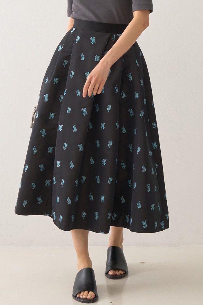 【デザイン ワークス/DESIGN WORKS】のフラワージャガードタックスカート インテリア・キッズ・メンズ・レディースファッション・服の通販 founy(ファニー) https://founy.com/ ファッション Fashion レディースファッション Fashion for Women スカート Skirts ロングスカート Long Skirts / Maxi & Midi Skirts おすすめ Recommended / Our Picks コンパクト Compact, Small Size シャンブレー Chambray, Denim-Like Fabric ジャカード／ジャガード Jacquard, Woven Pattern ジャケット Jacket, Outerwear セットアップ Set-Up, Coordinated Outfit ロング Long, Long-Length 別注 Limited Edition, Custom Order |ID: prp329100004600368 ipo3291000000036097656