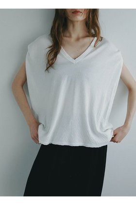 【エトレトウキョウ/ETRE TOKYO】のダブルクロス2wayスリーブレスプルオーバー 人気、トレンドファッション・服の通販 founy(ファニー) ファッション Fashion レディースファッション Fashion for Women トップス・カットソー Cut & Sew Tops キャミソール&ノースリーブ Camisoles & Sleeveless Tops シャツ・ブラウス・オフィスカジュアル Elegant Blouses & Button-Ups ロングTシャツ・Tシャツ Longline T-Shirts & Tees カジュアルプルオーバー・ニットトップス Pullovers & Knit Tops / Casual Pullovers カットソー・ベーシックTシャツ Cut-and-Sewn Tops / Stretch Tees & Basics なめらか Smooth, Silky Texture キャミソール Camisole, Spaghetti Strap Top シルク Silk, 100% Silk タンク Tank Top, Sleeveless Top ダブル Double, Double-Breasted フォルム Silhouette, Form 新作・新入荷 New Arrivals / New In |ID:prp329100004601466