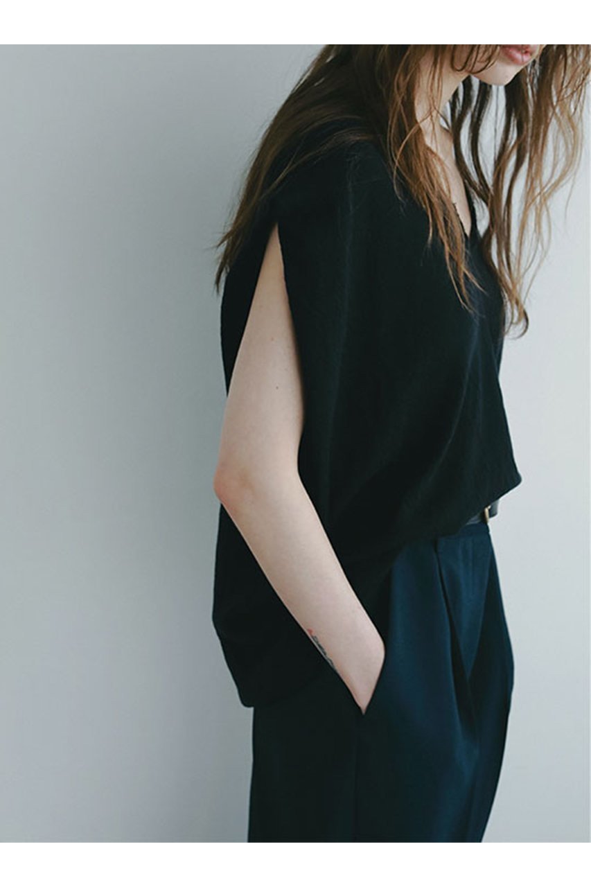 【エトレトウキョウ/ETRE TOKYO】のダブルクロス2wayスリーブレスプルオーバー 人気、トレンドファッション・服の通販 founy(ファニー) 　ファッション　Fashion　レディースファッション　Fashion for Women　トップス・カットソー　Cut & Sew Tops　キャミソール&ノースリーブ　Camisoles & Sleeveless Tops　シャツ・ブラウス・オフィスカジュアル　Elegant Blouses & Button-Ups　ロングTシャツ・Tシャツ　Longline T-Shirts & Tees　カジュアルプルオーバー・ニットトップス　Pullovers & Knit Tops / Casual Pullovers　カットソー・ベーシックTシャツ　Cut-and-Sewn Tops / Stretch Tees & Basics　なめらか　Smooth, Silky Texture　キャミソール　Camisole, Spaghetti Strap Top　シルク　Silk, 100% Silk　タンク　Tank Top, Sleeveless Top　ダブル　Double, Double-Breasted　フォルム　Silhouette, Form　新作・新入荷　New Arrivals / New In　other-2|ID: prp329100004601466 ipo3291000000032715698