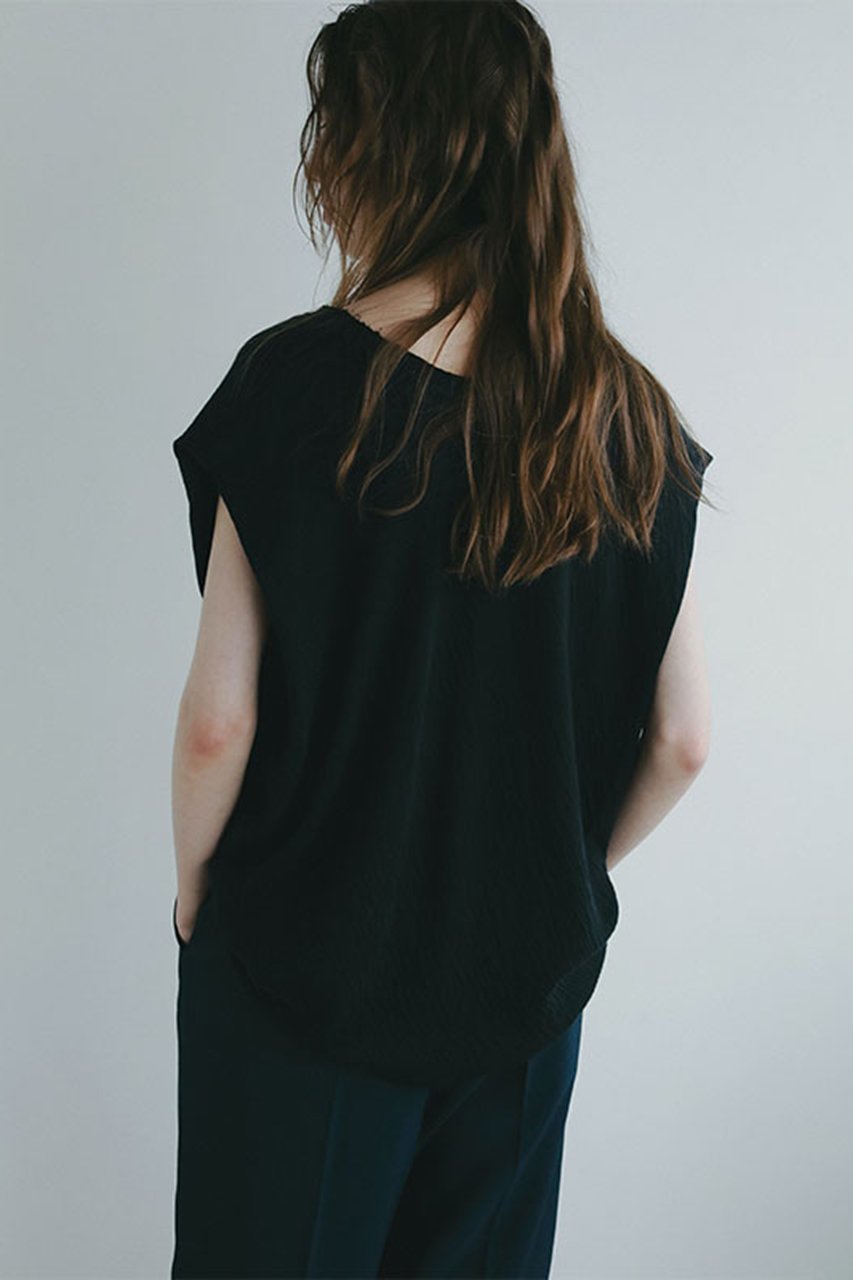 【エトレトウキョウ/ETRE TOKYO】のダブルクロス2wayスリーブレスプルオーバー 人気、トレンドファッション・服の通販 founy(ファニー) 　ファッション　Fashion　レディースファッション　Fashion for Women　トップス・カットソー　Cut & Sew Tops　キャミソール&ノースリーブ　Camisoles & Sleeveless Tops　シャツ・ブラウス・オフィスカジュアル　Elegant Blouses & Button-Ups　ロングTシャツ・Tシャツ　Longline T-Shirts & Tees　カジュアルプルオーバー・ニットトップス　Pullovers & Knit Tops / Casual Pullovers　カットソー・ベーシックTシャツ　Cut-and-Sewn Tops / Stretch Tees & Basics　なめらか　Smooth, Silky Texture　キャミソール　Camisole, Spaghetti Strap Top　シルク　Silk, 100% Silk　タンク　Tank Top, Sleeveless Top　ダブル　Double, Double-Breasted　フォルム　Silhouette, Form　新作・新入荷　New Arrivals / New In　other-3|ID: prp329100004601466 ipo3291000000032715699