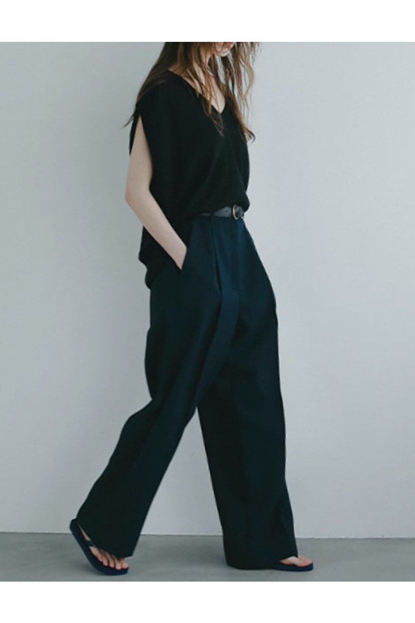 【エトレトウキョウ/ETRE TOKYO】のダブルクロス2wayスリーブレスプルオーバー 人気、トレンドファッション・服の通販 founy(ファニー) 　ファッション　Fashion　レディースファッション　Fashion for Women　トップス・カットソー　Cut & Sew Tops　キャミソール&ノースリーブ　Camisoles & Sleeveless Tops　シャツ・ブラウス・オフィスカジュアル　Elegant Blouses & Button-Ups　ロングTシャツ・Tシャツ　Longline T-Shirts & Tees　カジュアルプルオーバー・ニットトップス　Pullovers & Knit Tops / Casual Pullovers　カットソー・ベーシックTシャツ　Cut-and-Sewn Tops / Stretch Tees & Basics　なめらか　Smooth, Silky Texture　キャミソール　Camisole, Spaghetti Strap Top　シルク　Silk, 100% Silk　タンク　Tank Top, Sleeveless Top　ダブル　Double, Double-Breasted　フォルム　Silhouette, Form　新作・新入荷　New Arrivals / New In　other-5|ID: prp329100004601466 ipo3291000000032715701