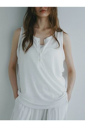 【エトレトウキョウ/ETRE TOKYO】のヘンリーネックエアリータンクトップ 人気、トレンドファッション・服の通販 founy(ファニー) ファッション Fashion レディースファッション Fashion for Women トップス・カットソー Cut & Sew Tops キャミソール&ノースリーブ Camisoles & Sleeveless Tops シャツ・ブラウス・オフィスカジュアル Elegant Blouses & Button-Ups ロングTシャツ・Tシャツ Longline T-Shirts & Tees カットソー・ベーシックTシャツ Cut-and-Sewn Tops / Stretch Tees & Basics おすすめ Recommended / Our Picks インナー Innerwear キャミソール Camisole, Spaghetti Strap Top セットアップ Set-Up, Coordinated Outfit タンク Tank Top, Sleeveless Top フロント Front, Front Design 新作・新入荷 New Arrivals / New In |ID:prp329100004601467