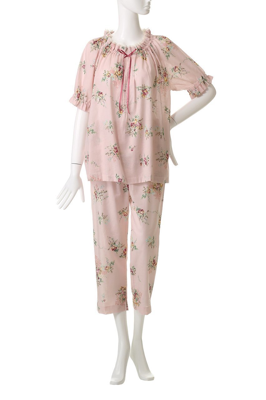 【イクコ/IKUKO】のシングルガーゼ花柄プリント フリルネック半袖パジャマ 人気、トレンドファッション・服の通販 founy(ファニー) 　ファッション　Fashion　レディースファッション　Fashion for Women　トップス・カットソー　Cut & Sew Tops　花柄・フラワープリント・モチーフ　Floral Prints & Motifs / Flower Pattern Tops　お家時間・ステイホーム　Stay Home / At Home　パジャマ　Pajamas, Sleepwear　フェミニン　Feminine, Girly　フリル　Frill, Ruffle　プリント　Print, Printed Pattern　リボン　Ribbon, Bow　リラックス　Relax, Relaxed Fit　半袖　Short Sleeve, Half Sleeve　新作・新入荷　New Arrivals / New In　other-2|ID: prp329100004601489 ipo3291000000032715879