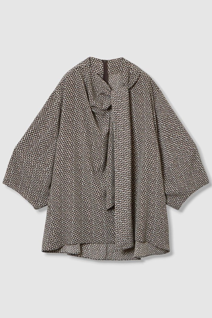 【ハウス オブ ロータス/HOUSE OF LOTUS】のジオメトリーコモンプリントブラウス インテリア・キッズ・メンズ・レディースファッション・服の通販 founy(ファニー) https://founy.com/ ファッション Fashion レディースファッション Fashion for Women トップス・カットソー Cut & Sew Tops シャツ・ブラウス・オフィスカジュアル Elegant Blouses & Button-Ups 2025年 2025 2025-2026秋冬・A/W Autumn/Winter 2025–26 AW25–26 アシンメトリー Asymmetrical Style アンティーク Antique-Inspired ショート Short, Short Length スリーブ Sleeve, Long Sleeve / Short Sleeve ドレープ Drape, Draping Fabric プリント Print, Printed Pattern モダン Modern, Contemporary エレガント 上品 Elegant A/W・秋冬 Autumn/Winter |ID: prp329100004601499 ipo3291000000032715986