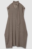 【ハウス オブ ロータス/HOUSE OF LOTUS】のジオメトリーコモンプリントワンピース 人気、トレンドファッション・服の通販 founy(ファニー) ファッション Fashion レディースファッション Fashion for Women ワンピース Dresses チュニック Tunic Tops & Dresses 2025年 2025 2025-2026秋冬・A/W Autumn/Winter 2025–26 AW25–26 アンティーク Antique-Inspired イレギュラー Irregular Design イレギュラーヘム Irregular Hem チュニック Tunic, Long Top プリント Print, Printed Pattern ヘムライン Hemline, Bottom Cut ロング Long, Long-Length A/W・秋冬 Autumn/Winter |ID:prp329100004601562