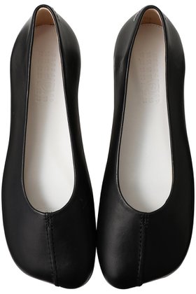 【エムエム6 メゾン マルタン マルジェラ/MM6 Maison Martin Margiela】 Stitch-out レザーバレリーナ人気、トレンドファッション・服の通販 founy(ファニー) ファッション Fashion レディースファッション Fashion for Women 2025年 2025 2025-2026秋冬・A/W Autumn/Winter 2025–26 AW25–26 なめらか Smooth, Silky Texture シューズ Shoes, Footwear シンプル Simple, Minimal バレエ Ballet, Ballet Style フォルム Silhouette, Form フラット Flat, Flat Shoes A/W・秋冬 Autumn/Winter |ID:prp329100004601619