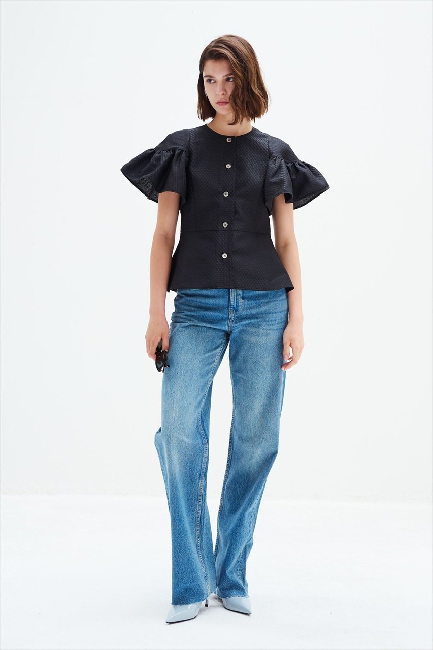 【アミカ/AMICA】のクチュールフレアスリーブストップ 人気、トレンドファッション・服の通販 founy(ファニー) 　ファッション　Fashion　レディースファッション　Fashion for Women　トップス・カットソー　Cut & Sew Tops　シャツ・ブラウス・オフィスカジュアル　Elegant Blouses & Button-Ups　2025年　2025　2025-2026秋冬・A/W　Autumn/Winter 2025–26 AW25–26　ショート　Short, Short Length　シンプル　Simple, Minimal　スリーブ　Sleeve, Long Sleeve / Short Sleeve　フォルム　Silhouette, Form　フレア　Flare, Flared　ボトム　Bottoms, Lower Wear　A/W・秋冬　Autumn/Winter　other-6|ID: prp329100004602726 ipo3291000000032731269