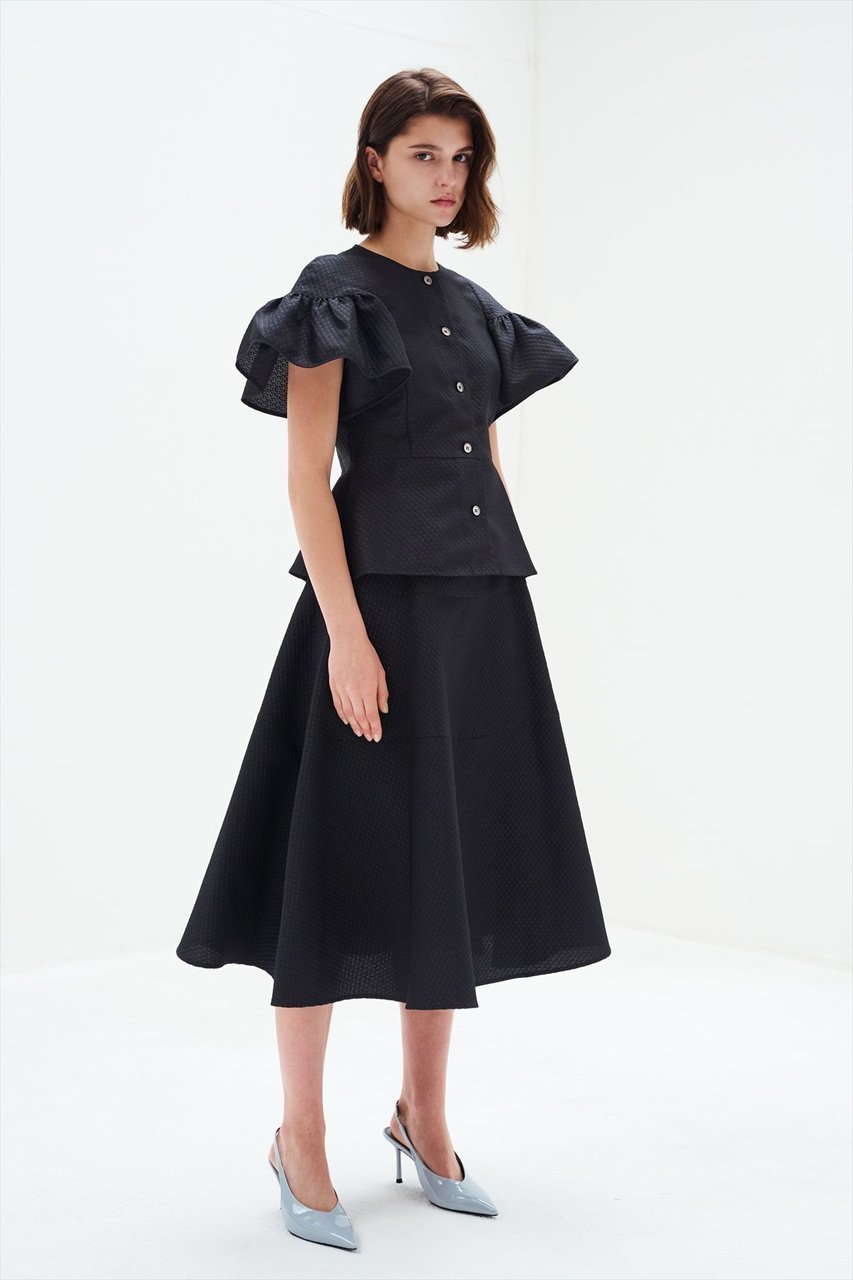 【アミカ/AMICA】のクチュールフレアスリーブストップ 人気、トレンドファッション・服の通販 founy(ファニー) 　ファッション　Fashion　レディースファッション　Fashion for Women　トップス・カットソー　Cut & Sew Tops　シャツ・ブラウス・オフィスカジュアル　Elegant Blouses & Button-Ups　2025年　2025　2025-2026秋冬・A/W　Autumn/Winter 2025–26 AW25–26　ショート　Short, Short Length　シンプル　Simple, Minimal　スリーブ　Sleeve, Long Sleeve / Short Sleeve　フォルム　Silhouette, Form　フレア　Flare, Flared　ボトム　Bottoms, Lower Wear　A/W・秋冬　Autumn/Winter　other-7|ID: prp329100004602726 ipo3291000000032731270