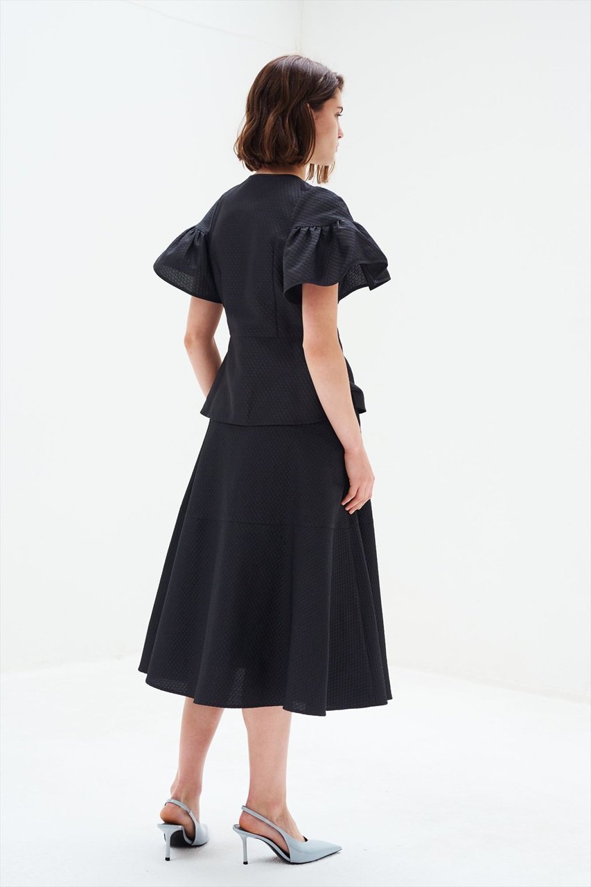 【アミカ/AMICA】のクチュールフレアスリーブストップ 人気、トレンドファッション・服の通販 founy(ファニー) 　ファッション　Fashion　レディースファッション　Fashion for Women　トップス・カットソー　Cut & Sew Tops　シャツ・ブラウス・オフィスカジュアル　Elegant Blouses & Button-Ups　2025年　2025　2025-2026秋冬・A/W　Autumn/Winter 2025–26 AW25–26　ショート　Short, Short Length　シンプル　Simple, Minimal　スリーブ　Sleeve, Long Sleeve / Short Sleeve　フォルム　Silhouette, Form　フレア　Flare, Flared　ボトム　Bottoms, Lower Wear　A/W・秋冬　Autumn/Winter　other-8|ID: prp329100004602726 ipo3291000000032731271