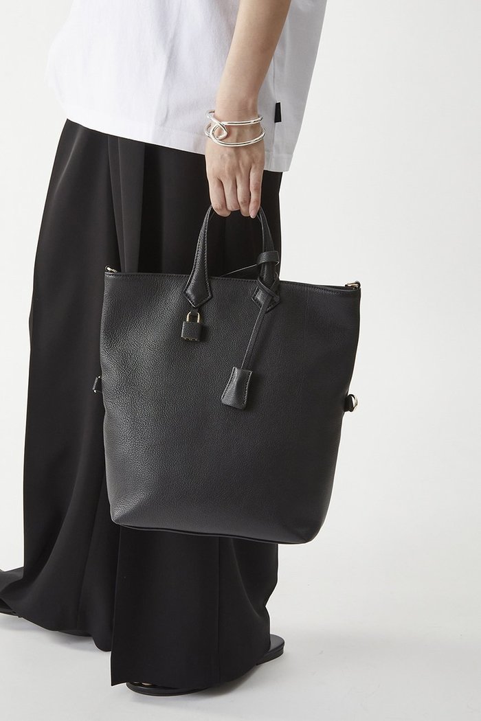 【プルミエ アロンディスモン/1er Arrondissement】の【mica della valle】モニカトートバッグ インテリア・キッズ・メンズ・レディースファッション・服の通販 founy(ファニー) https://founy.com/ ファッション Fashion レディースファッション Fashion for Women バッグ Bags イタリア Italy ハーフ Half, Half-Length |ID: prp329100004602739 ipo3291000000036003521