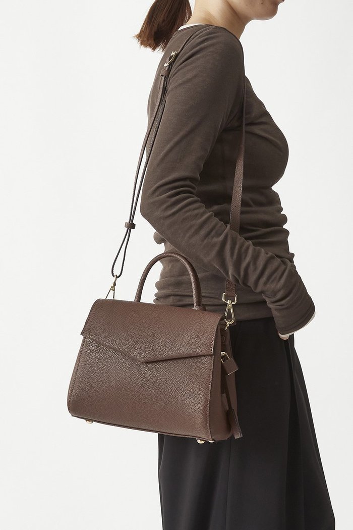 【プルミエ アロンディスモン/1er Arrondissement】の【mica della valle】シビッラショルダーバッグ インテリア・キッズ・メンズ・レディースファッション・服の通販 founy(ファニー) https://founy.com/ ファッション Fashion レディースファッション Fashion for Women バッグ Bags イタリア Italy エレガント 上品 Elegant マグネット Magnet, Magnetic Closure 新作・新入荷 New Arrivals / New In |ID: prp329100004602740 ipo3291000000032731426