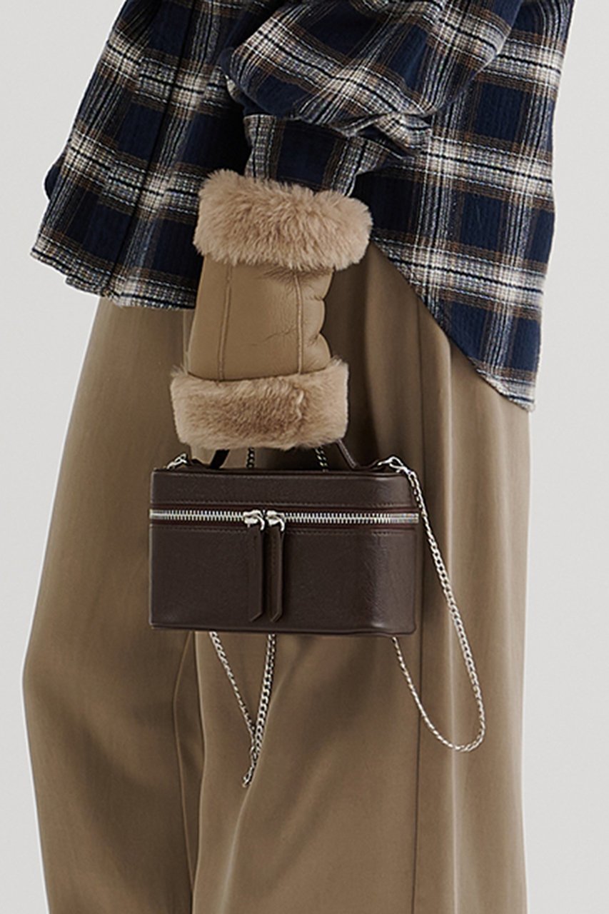 【ウィムガゼット/Whim Gazette】の【Hoaw.】バニティショルダー インテリア・キッズ・メンズ・レディースファッション・服の通販 founy(ファニー) 　ファッション　Fashion　レディースファッション　Fashion for Women　アクセサリー　Fashion Accessories　軽量　Lightweight, Ultra Light　シューズ　Shoes, Footwear　ショルダー　Shoulder, Shoulder Strap　シルバー　Silver, Metallic Silver　スマート　Smart, Elegant　財布　Wallet, Purse　トレンド　Trend, Trending Now　ポケット　Pocket, Pocket Detail　ポーチ　Pouch, Small Case　再入荷　Restock / Back in Stock　エレガント 上品　Elegant　ブラウン|ID: prp329100004602748 ipo3291000000034695752