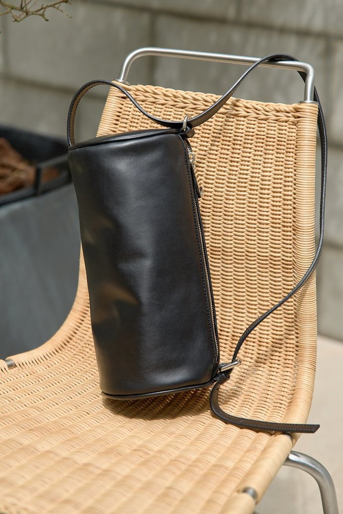 【ウィムガゼット/Whim Gazette】の【Hoaw.】レザー2WAYショルダーバッグ インテリア・キッズ・メンズ・レディースファッション・服の通販 founy(ファニー) https://founy.com/ ファッション Fashion レディースファッション Fashion for Women バッグ Bags アクセサリー Fashion Accessories コンパクト Compact, Small Size シューズ Shoes, Footwear ショルダー Shoulder, Shoulder Strap なめらか Smooth, Silky Texture ハンド Hand, Handmade フォルム Silhouette, Form ポケット Pocket, Pocket Detail |ID: prp329100004602767 ipo3291000000036003591