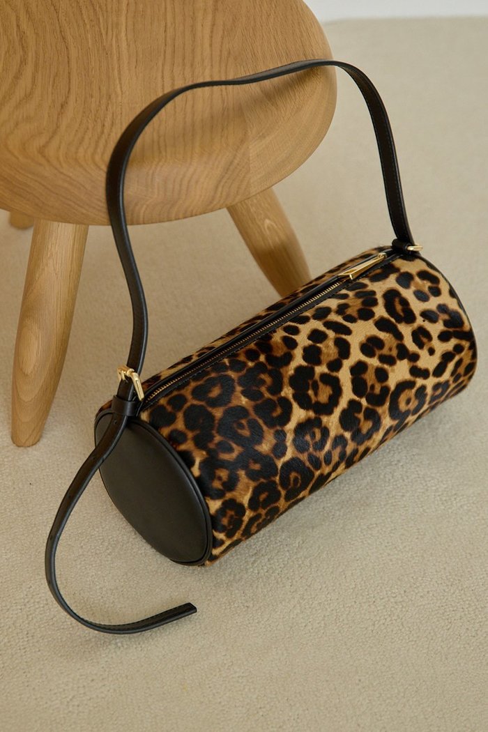 【ウィムガゼット/Whim Gazette】の【Hoaw.】ヘアレザー2WAYショルダーバッグ インテリア・キッズ・メンズ・レディースファッション・服の通販 founy(ファニー) https://founy.com/ ファッション Fashion レディースファッション Fashion for Women バッグ Bags アクセサリー Fashion Accessories コンパクト Compact, Small Size シューズ Shoes, Footwear ショルダー Shoulder, Shoulder Strap なめらか Smooth, Silky Texture ハンド Hand, Handmade フォルム Silhouette, Form プリント Print, Printed Pattern ポケット Pocket, Pocket Detail モダン Modern, Contemporary レオパード Leopard, Animal Print エレガント 上品 Elegant |ID: prp329100004602768 ipo3291000000036003603