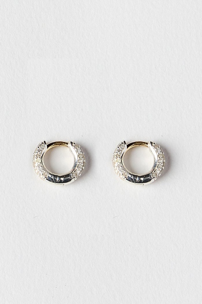 【マリュス/MALUS】のPave hoop ピアス インテリア・キッズ・メンズ・レディースファッション・服の通販 founy(ファニー) https://founy.com/ ファッション Fashion レディースファッション Fashion for Women ジュエリー Jewelry ファッションリング Fashion Rings イヤリング・フープ・ドロップタイプ Hoop, Drop & Clip Earrings 2025年 2025 2025-2026秋冬・A/W Autumn/Winter 2025–26 AW25–26 イヤリング Earrings シルバー Silver, Metallic Silver ジュエリー Jewelry, Accessories ダイヤモンド Diamond, Brilliant Cut フープ Hoop, Hoop Earrings A/W・秋冬 Autumn/Winter |ID: prp329100004602771 ipo3291000000032732073