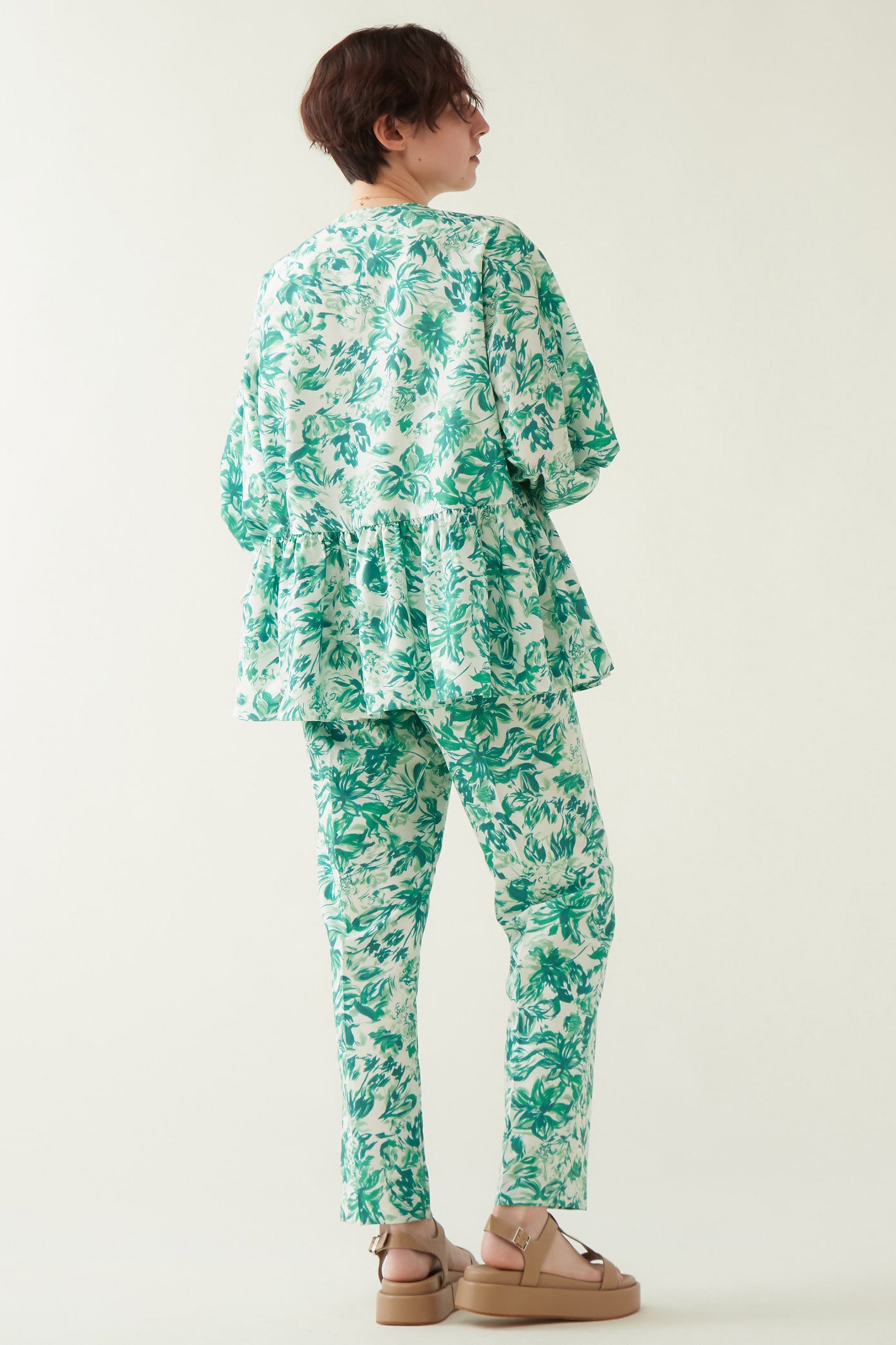 【マルティニーク/martinique】のタフタヴィンテージフラワーパンツ 人気、トレンドファッション・服の通販 founy(ファニー) 　ファッション　Fashion　レディースファッション　Fashion for Women　パンツ　Pants & Trousers　おすすめ　Recommended / Our Picks　タフタ　Taffeta, Structured Fabric　ハンド　Hand, Handmade　ヴィンテージ　Vintage Style　再入荷　Restock / Back in Stock　other-7|ID: prp329100004602787 ipo3291000000032732178