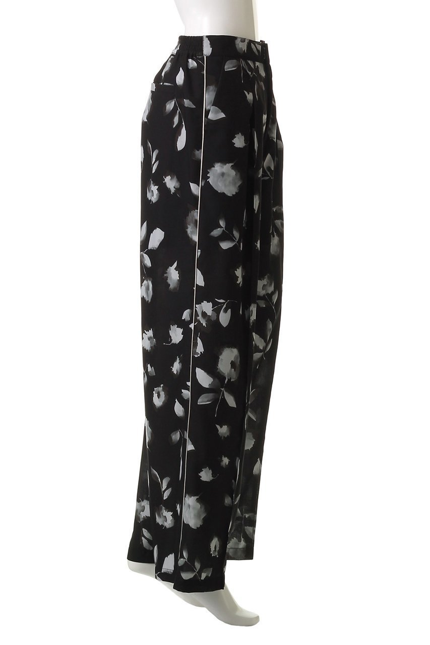 【マノフ/MANOF】のBLURRED FLOWER WIDE PANTS パンツ 人気、トレンドファッション・服の通販 founy(ファニー) 　ファッション　Fashion　レディースファッション　Fashion for Women　パンツ　Pants & Trousers　2025年　2025　2025-2026秋冬・A/W　Autumn/Winter 2025–26 AW25–26　クロップド　Cropped, Short Length　スポーティ　Sporty, Casual Athletic　パイピング　Piping, Trim Design　フラワー　Flower, Floral　モチーフ　Motif, Design Theme　ワイド　Wide, Wide Fit　A/W・秋冬　Autumn/Winter　other-3|ID: prp329100004603479 ipo3291000000032745568