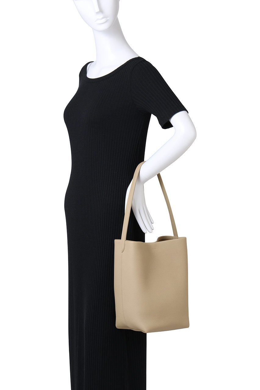 【ザ ロウ/THE ROW】のMEDIUM N/S PARK TOTE 人気、トレンドファッション・服の通販 founy(ファニー) 　ファッション　Fashion　レディースファッション　Fashion for Women　バッグ　Bags　シンプル　Simple, Minimal　フォルム　Silhouette, Form　ポーチ　Pouch, Small Case　財布　Wallet, Purse　other-2|ID: prp329100004605284 ipo3291000000033821819