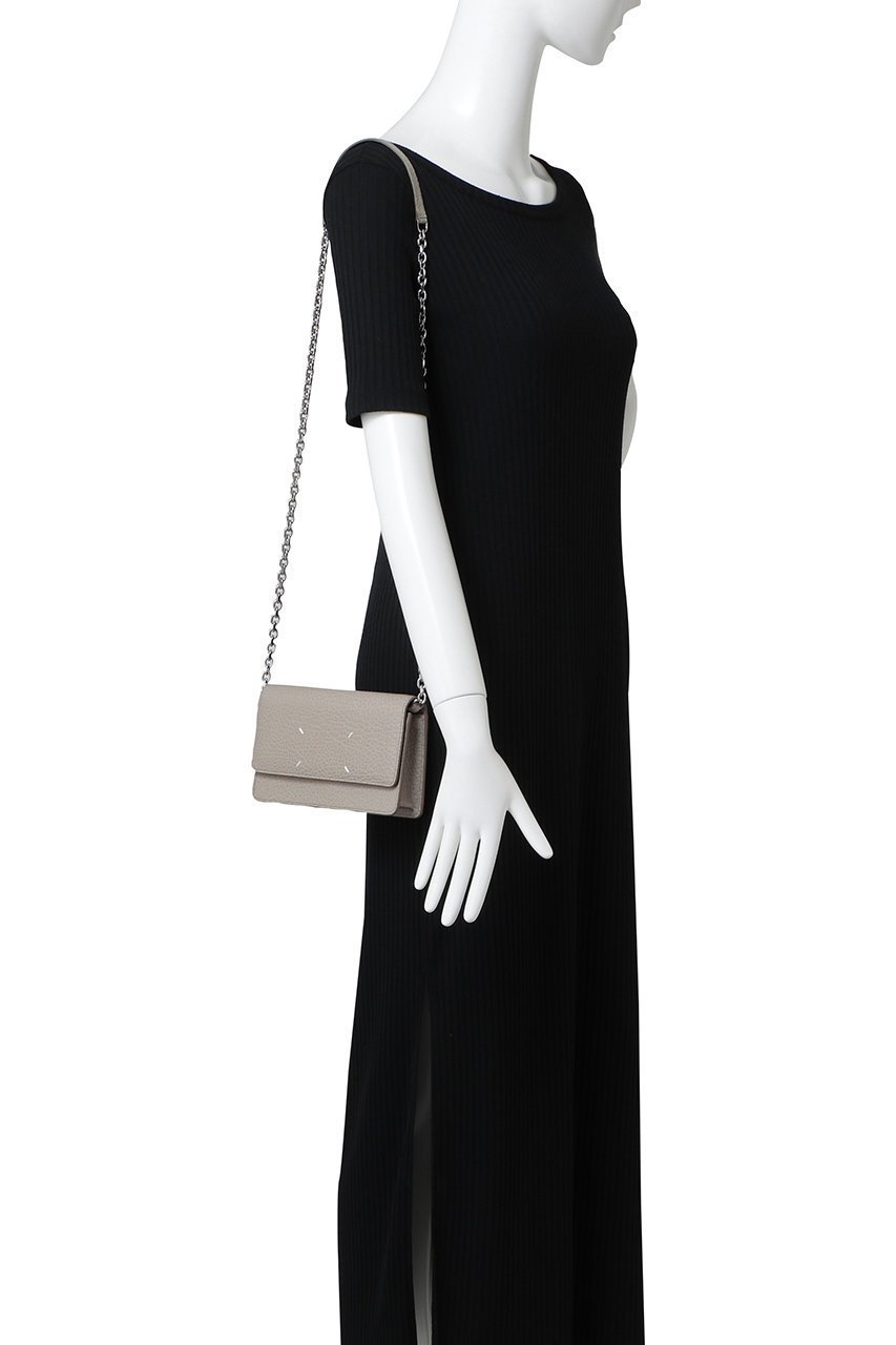 【メゾン マルジェラ/MAISON MARGIELA】の【UNISEX】4ステッチ チェーン ウォレット 人気、トレンドファッション・服の通販 founy(ファニー) 　ファッション　Fashion　レディースファッション　Fashion for Women　ミニ財布・二つ折り財布　Wallets & Card Cases　ユニセックス　Unisex, Genderless　ウォレット　Wallet　シルバー　Silver, Metallic Silver　シンプル　Simple, Minimal　チェーン　Chain, Chain Strap　パーティ　Party, Party Style　ポケット　Pocket, Pocket Detail　財布　Wallet, Purse　other-2|ID: prp329100004605387 ipo3291000000032783981