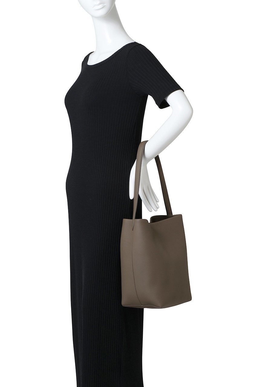 【ザ ロウ/THE ROW】のMEDIUM N/S PARK TOTE 人気、トレンドファッション・服の通販 founy(ファニー) ファッション Fashion レディースファッション Fashion for Women バッグ Bags 2026年 2026 クラシック Classic, Timeless Style スマート Smart, Elegant チェック Check, Plaid, Tartan トレンド Trend, Trending Now フィット Fit, Slim Fit 夏 Summer 春 Spring S/S・春夏 SS, Spring/Summer, Warm Season other-2|ID: prp329100004605412 ipo3291000000034845319