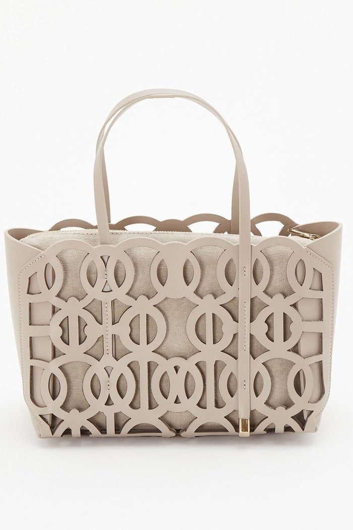 【マルティニーク/martinique】の【anita bilardi】レザーカットワークバッグ インテリア・キッズ・メンズ・レディースファッション・服の通販 founy(ファニー) https://founy.com/ ファッション Fashion レディースファッション Fashion for Women バッグ Bags インナー Innerwear フォルム Silhouette, Form 台形 A-Line, Trapezoid Shape |ID: prp329100004605446 ipo3291000000032785875