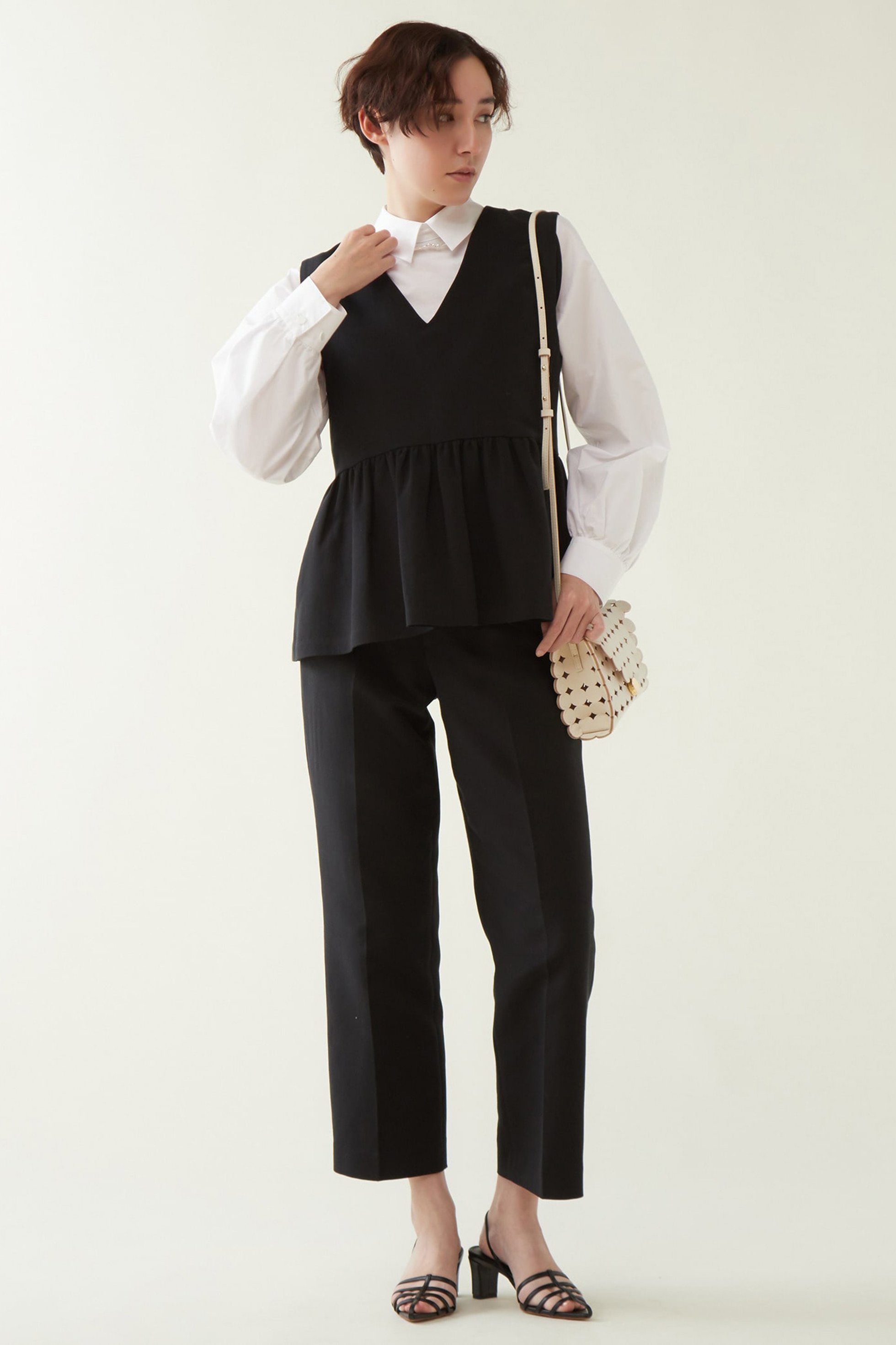 【マルティニーク/martinique】のダブルクロスストレートワイドパンツ 人気、トレンドファッション・服の通販 founy(ファニー) 　ファッション　Fashion　レディースファッション　Fashion for Women　パンツ　Pants & Trousers　ストレート　Straight, Straight Cut　セットアップ　Set-Up, Coordinated Outfit　センター　Center, Center Line　ドレープ　Drape, Draping Fabric　ブライト　Bright, Shiny　ワイド　Wide, Wide Fit　エレガント 上品　Elegant　other-4|ID: prp329100004605966 ipo3291000000032828199