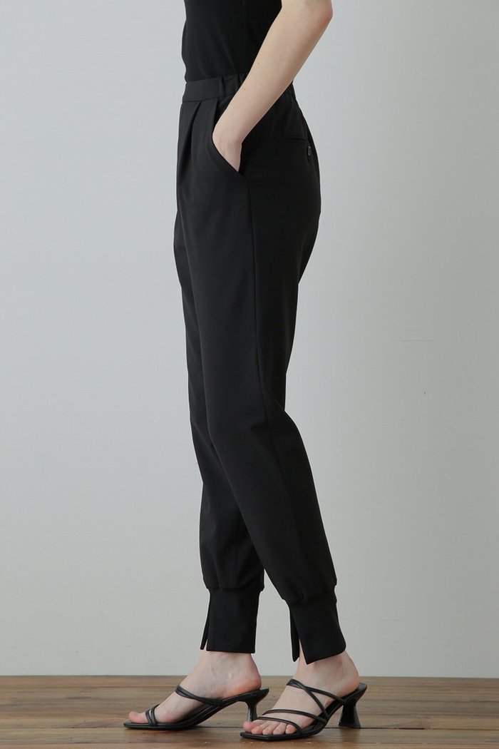 【ヒューエルミュージアム/hueLe Museum】の【STUMBLY】Narrow Jogger Pants インテリア・キッズ・メンズ・レディースファッション・服の通販 founy(ファニー) https://founy.com/ ファッション Fashion レディースファッション Fashion for Women パンツ Pants & Trousers スポーティ Sporty, Casual Athletic スマート Smart, Elegant スリット Slit, Slit Detail センター Center, Center Line フロント Front, Front Design |ID: prp329100004605976 ipo3291000000032828333