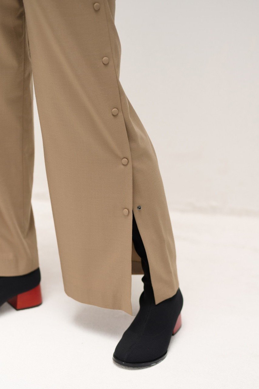 【ランバン オン ブルー/LANVIN en Bleu】のサイドボタンウエストゴムパンツ 人気、トレンドファッション・服の通販 founy(ファニー) 　ファッション　Fashion　レディースファッション　Fashion for Women　パンツ　Pants & Trousers　シューズ　Shoes, Footwear　スリット　Slit, Slit Detail　フラット　Flat, Flat Shoes　ワイド　Wide, Wide Fit　other-7|ID: prp329100004605999 ipo3291000000032829595