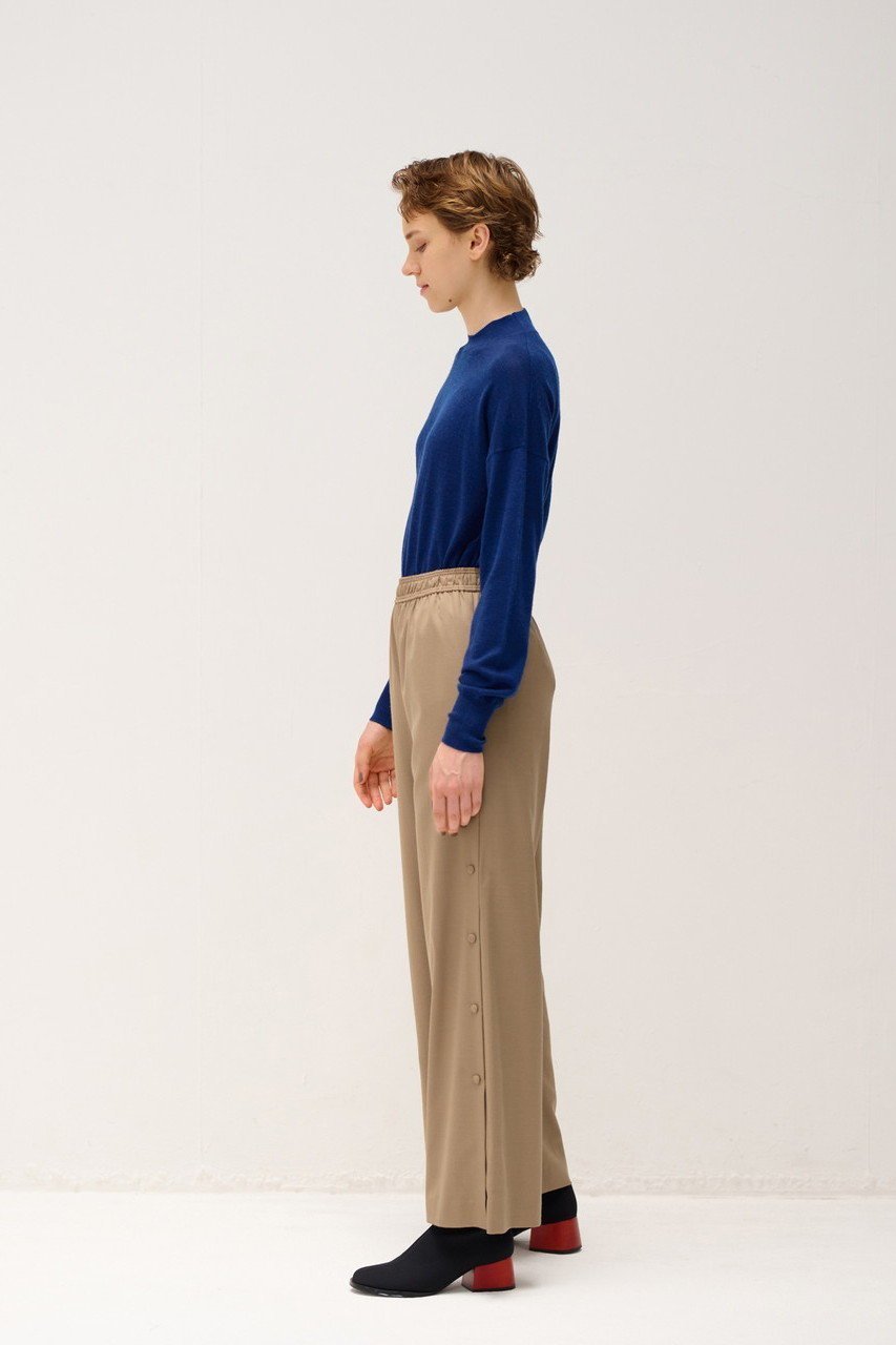 【ランバン オン ブルー/LANVIN en Bleu】のサイドボタンウエストゴムパンツ 人気、トレンドファッション・服の通販 founy(ファニー) 　ファッション　Fashion　レディースファッション　Fashion for Women　パンツ　Pants & Trousers　シューズ　Shoes, Footwear　スリット　Slit, Slit Detail　フラット　Flat, Flat Shoes　ワイド　Wide, Wide Fit　other-8|ID: prp329100004605999 ipo3291000000032829596