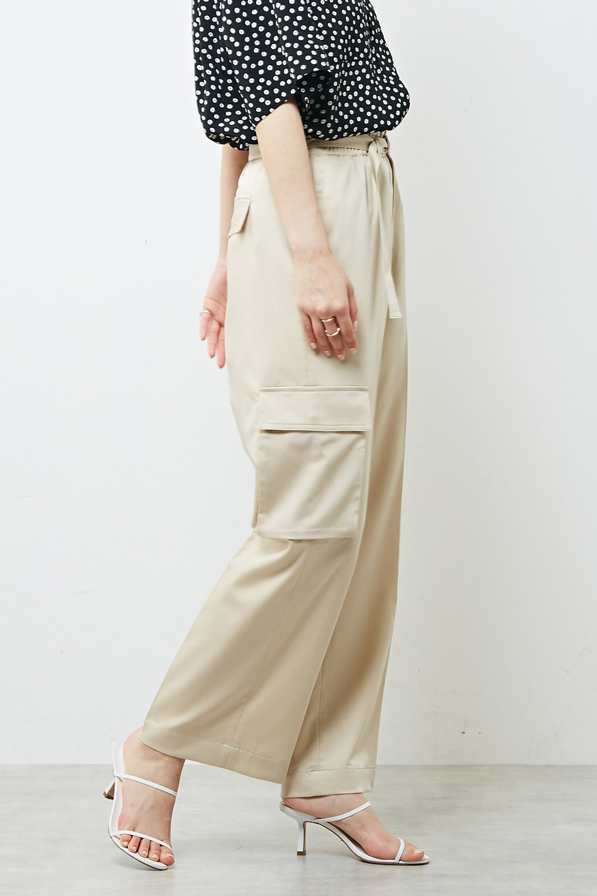 【マルティニーク/martinique】のサテンソフトカーゴパンツ 人気、トレンドファッション・服の通販 founy(ファニー) 　ファッション　Fashion　レディースファッション　Fashion for Women　パンツ　Pants & Trousers　カーゴパンツ　Cargo Pants, Utility Pants　サテン　Satin, Glossy Fabric　ポケット　Pocket, Pocket Detail　リラックス　Relax, Relaxed Fit　 other-1|ID: prp329100004606018 ipo3291000000032830008
