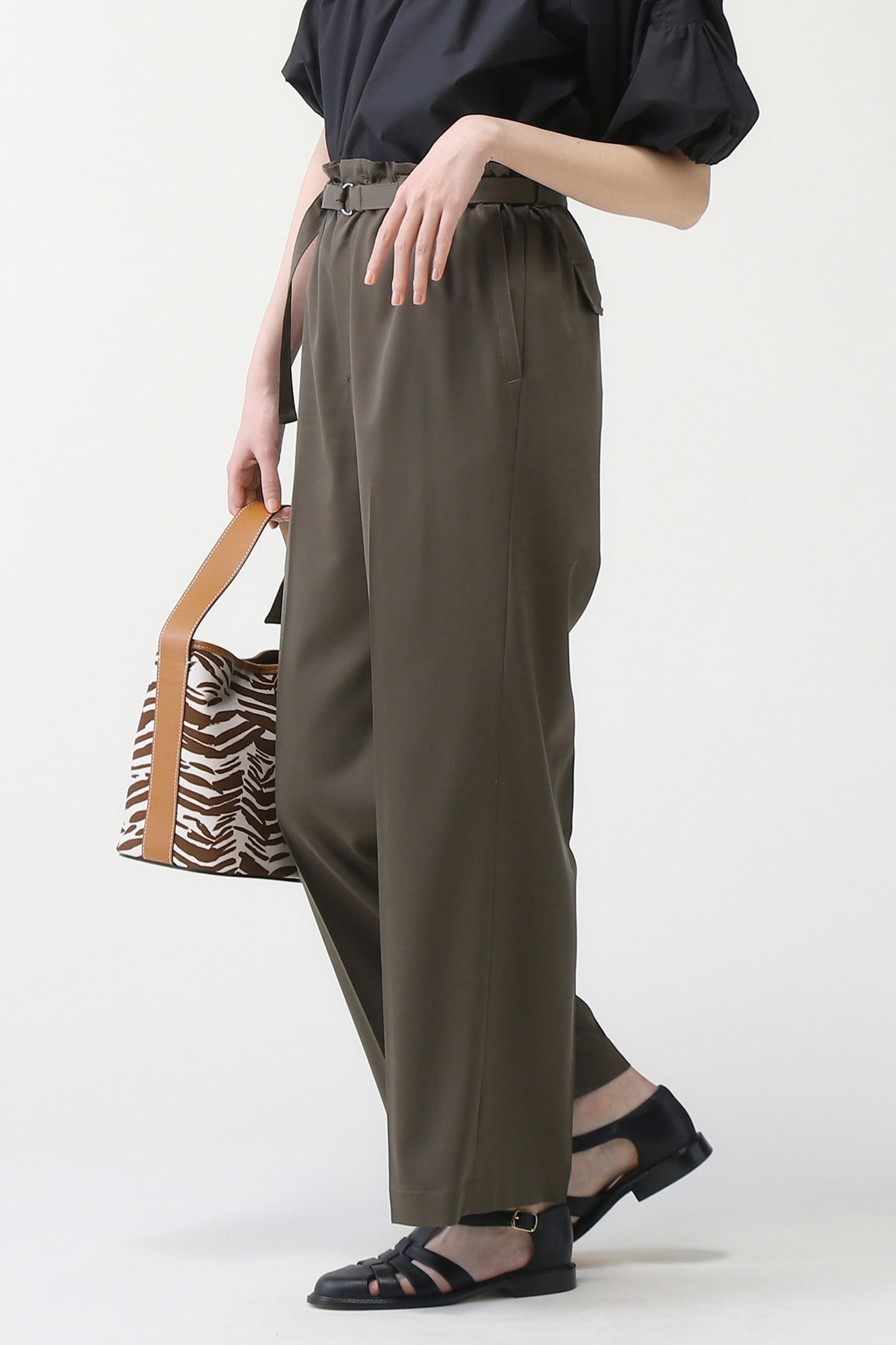 【マルティニーク/martinique】のサテンソフトカーゴパンツ 人気、トレンドファッション・服の通販 founy(ファニー) 　ファッション　Fashion　レディースファッション　Fashion for Women　パンツ　Pants & Trousers　カーゴパンツ　Cargo Pants, Utility Pants　サテン　Satin, Glossy Fabric　ポケット　Pocket, Pocket Detail　リラックス　Relax, Relaxed Fit　other-3|ID: prp329100004606018 ipo3291000000032830012